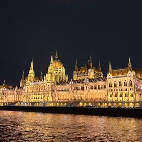 Danube dinner cruise in Budapest