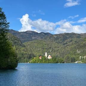 I finally see Lake Bled right in front of my eyes thanks to Expat!