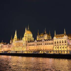 Danube dinner cruise in Budapest